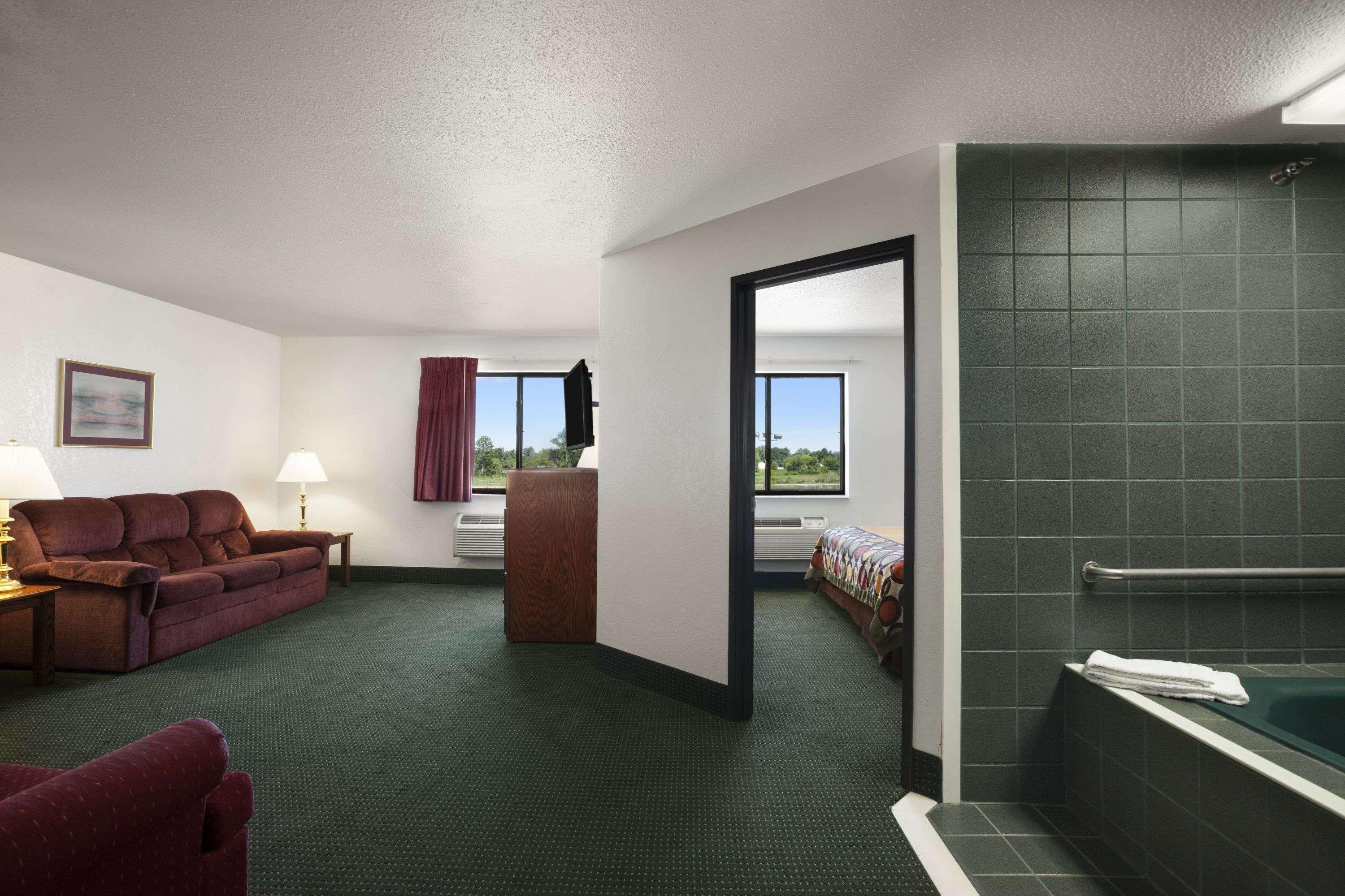 Super 8 By Wyndham Bowling Green Exteriér fotografie